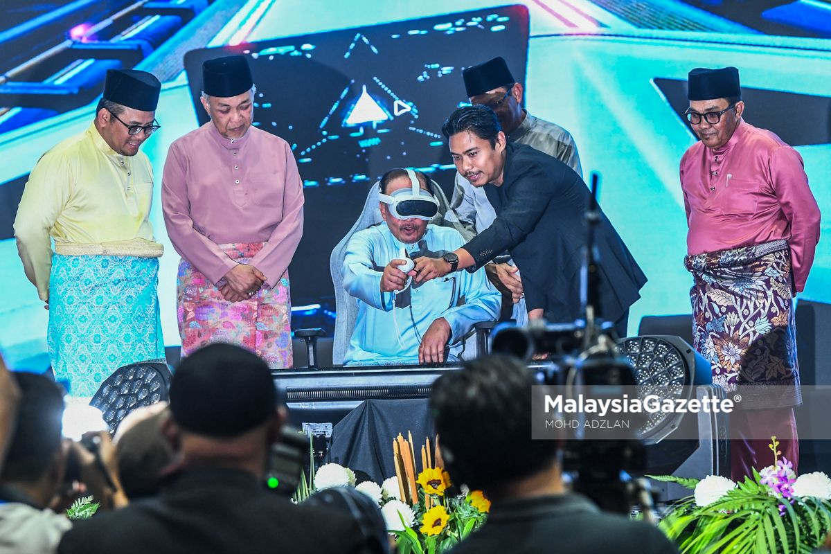UniVRse VR experience demonstration at Hari Peneroka Felda 2023 national event